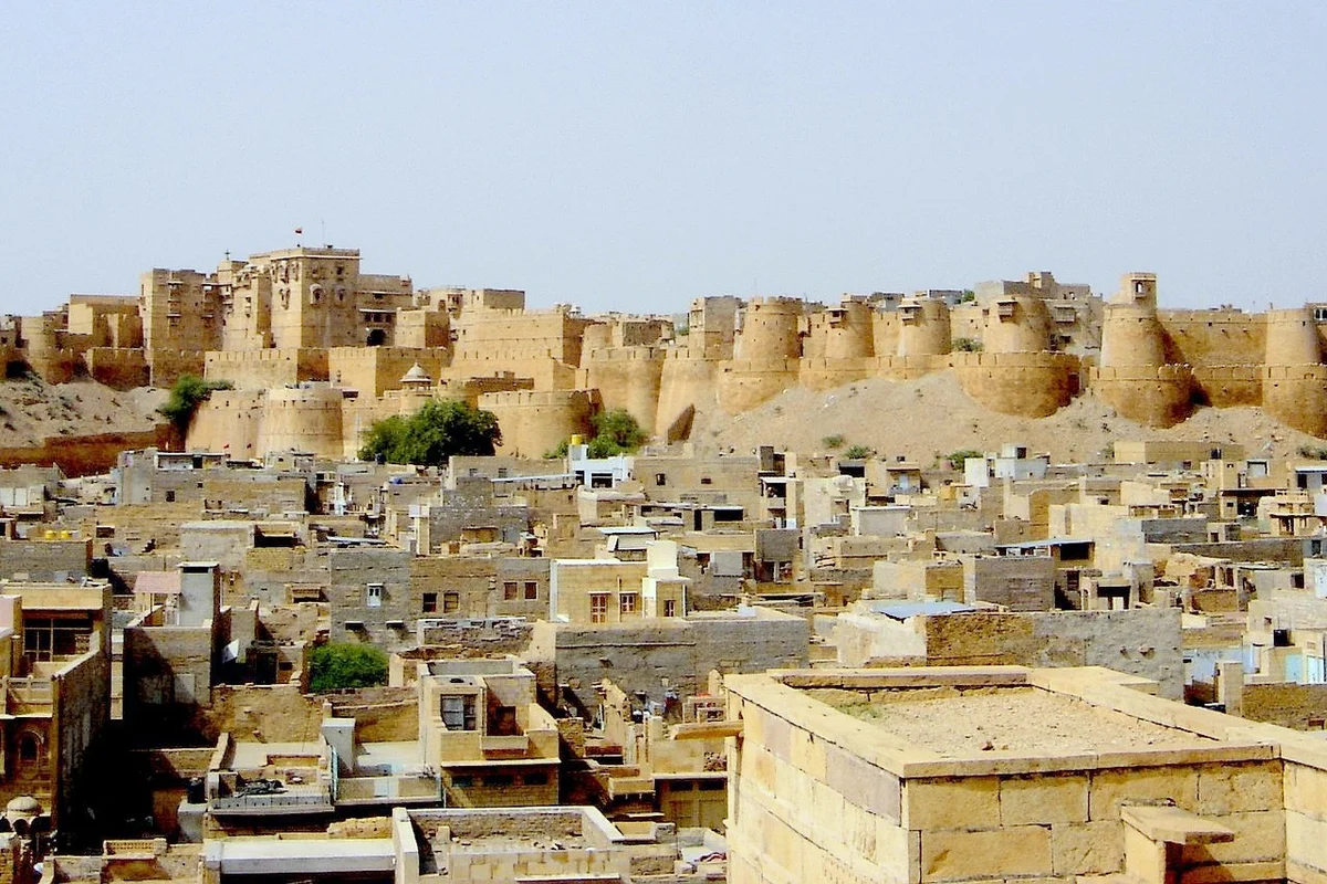 Jaisalmer — Living Golden Fort & Dunes
